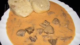 Vepřová hlava a krůtí krky na paprice