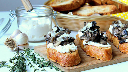 Žampionová bruschetta s ricottou a tymiánem