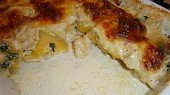 Zapečené brambory s kuřecím masem, špenátem a mozzarellou