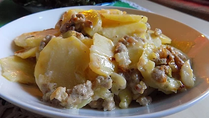 Zapečené brambory ve smetaně s mletým masem