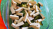 Zapékaná brokolice s tofu a jogurtem