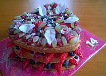 Bezlepkový nahý ovocný dort