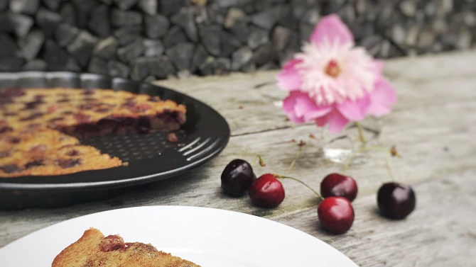 Bezlepkový třešňový clafoutis