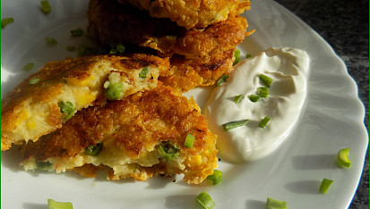 Bramborové placičky s ricottou a mozarellou, pečené v troubě (nebo na Crisp)