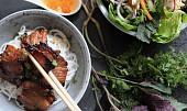 Bún chả - grilovaný vietnamský bůček