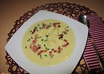 Celerová krémová polévka s polentovo-sýrovými noky