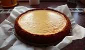 Cheesecake - jednoduchý, pravý, Hotový cheesecake necháváme venku aby zcela vychladl