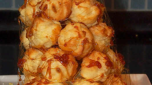 Croquembouche s vanilkovou šlehačkou