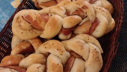 Domácí housky se slaninou