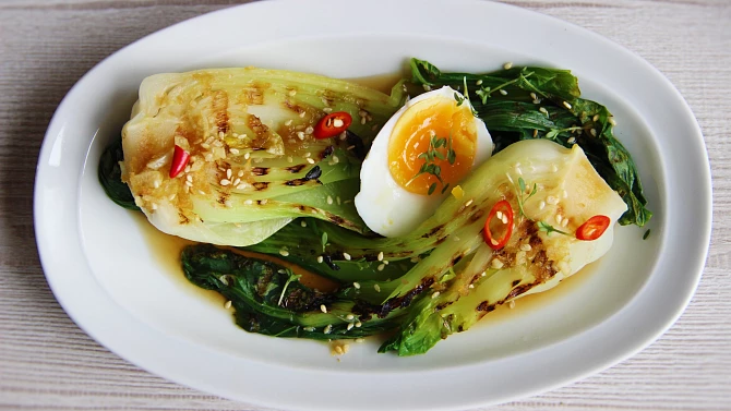 Grilované pak choi (bok choy) s asijskou zálivkou