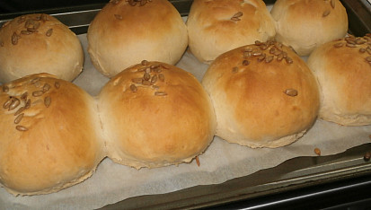 Housky na hamburger, po vytažení z trouby