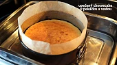 Japonský cheesecake ze 3 surovin, takto vypadá cheesecake po vytažení z vodní lázně v troubě