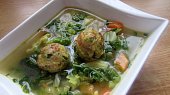 Kapustová polévka s kroketami