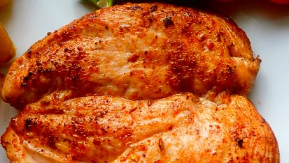 Kuřecí steak  a salát s polničkem