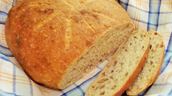 Kváskový chléb se syrovátkou, semínky a ovesnými vločkami, Chléb uchováváme zabalený v utěrce