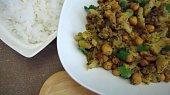 Květáková korma s cizrnou