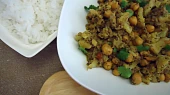 Květáková korma s cizrnou