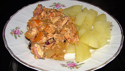 Lečo s vařenými bramborami