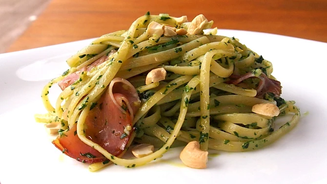 Linguine se špenátovým pestem