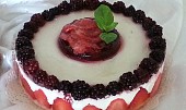 Nepečený jahodovo-ostružinový cheesecake