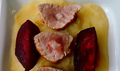 Panenka, červená řepa, bramborové pyré (před nasypáním  hoblin)