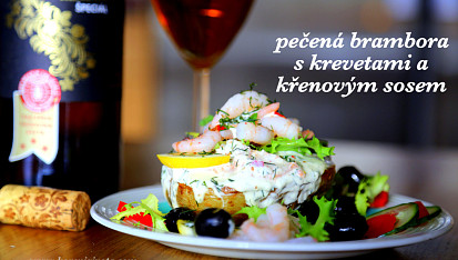 Pečené brambory s krevetami a křenovým sosem, se sklenkou dobrého vínka je tento pokrm dokonalý