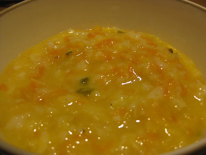 Petrželovo-mrkvová polévka s rýžovými vločkami