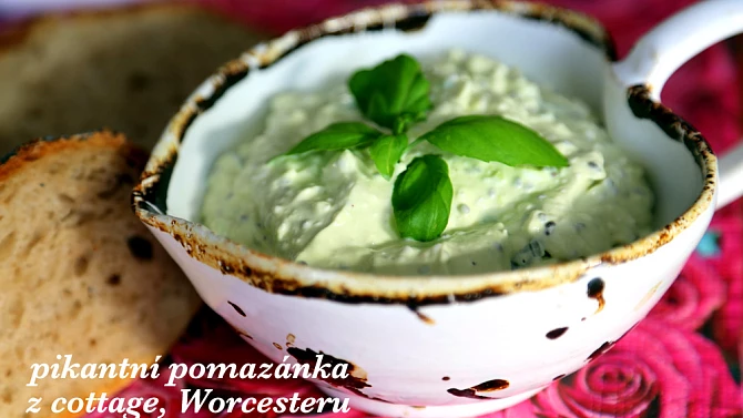 Pikantní pomazánka z cottage, worcesteru a avokáda