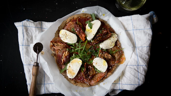 Pizza z pohankové mouky