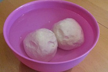 těsto pod vodou