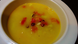 Polévka z červené čočky s balkánským sýrem