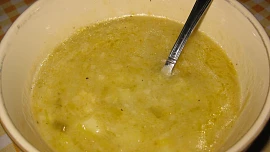 Pórkovo-česneková polévka
