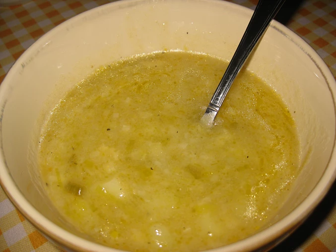 Pórkovo-česneková polévka Pórkovo-česneková polévka