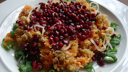 Quinoa s granátovým jablkem