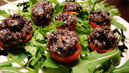 Rajčata s quinoa "kaviárem"