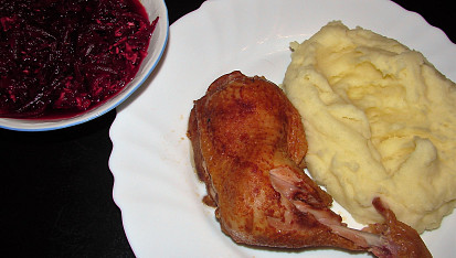 Salát z červené předvařené řepy