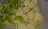 Salát z jablek a řapíkatého celeru