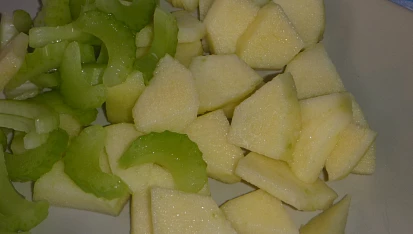 Salát z jablek a řapíkatého celeru