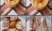Sedlčanský romadůžek v zázvorovém kabátku, Na slaninu položíme sýr,do otvoru dáme měsíčky mandarinky a sýr zabalíme do slaniny