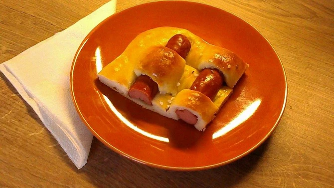 Slaný koláč s párečky