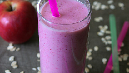 Snídaňové jahodovo-jablečné smoothie