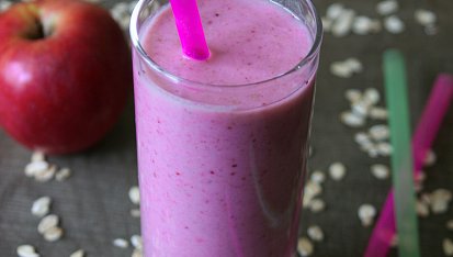 Snídaňové jahodovo-jablečné smoothie