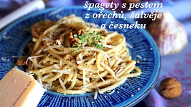 Špagety s pestem z ořechů, šalvěje a česneku