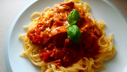 Tagliatelle a kuřecí nudličky
