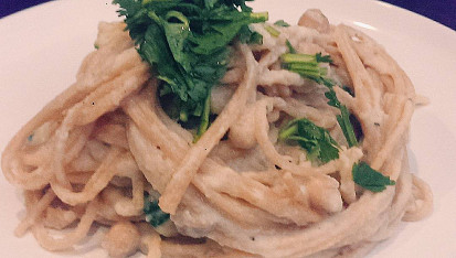 Těstoviny s omáčkou Alfredo (vegan)