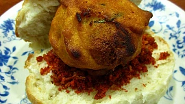 Vada pav - indicky snack
