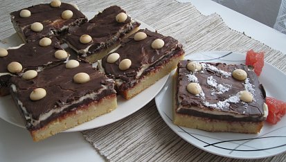 Vanilkové jogurtové řezy s Ledovými kaštany