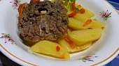 Vařený jehněčí krk v zelenině