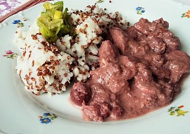 Višňové kuřecí nudličky s quinoou a rýží