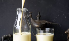 Zlaté mandlové mléko